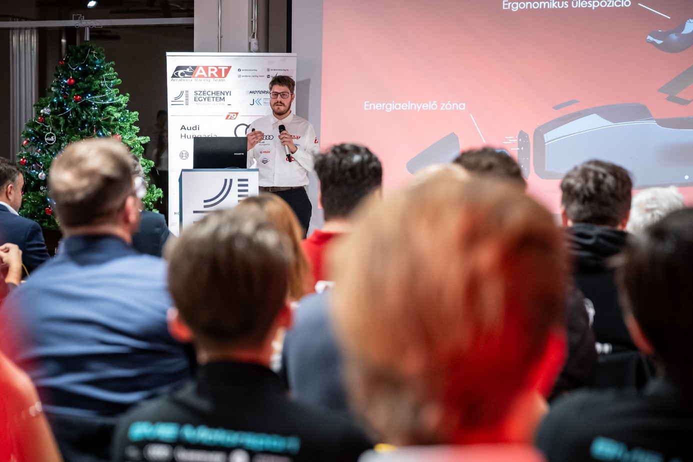 Mátyás Frech解释道： “电动机和逆变器在单回路液冷系统中运行，而电池则采用风冷。” （摄影：Máté Dudás）